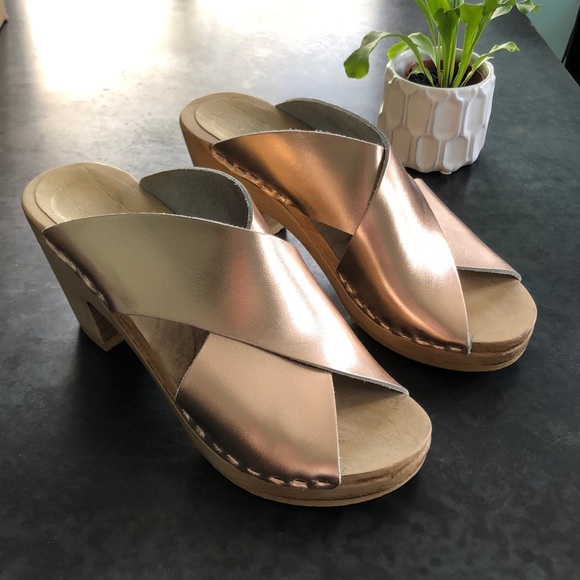 No. 6 Shoes - No. 6 Rose Gold Metallic Leather Clogs